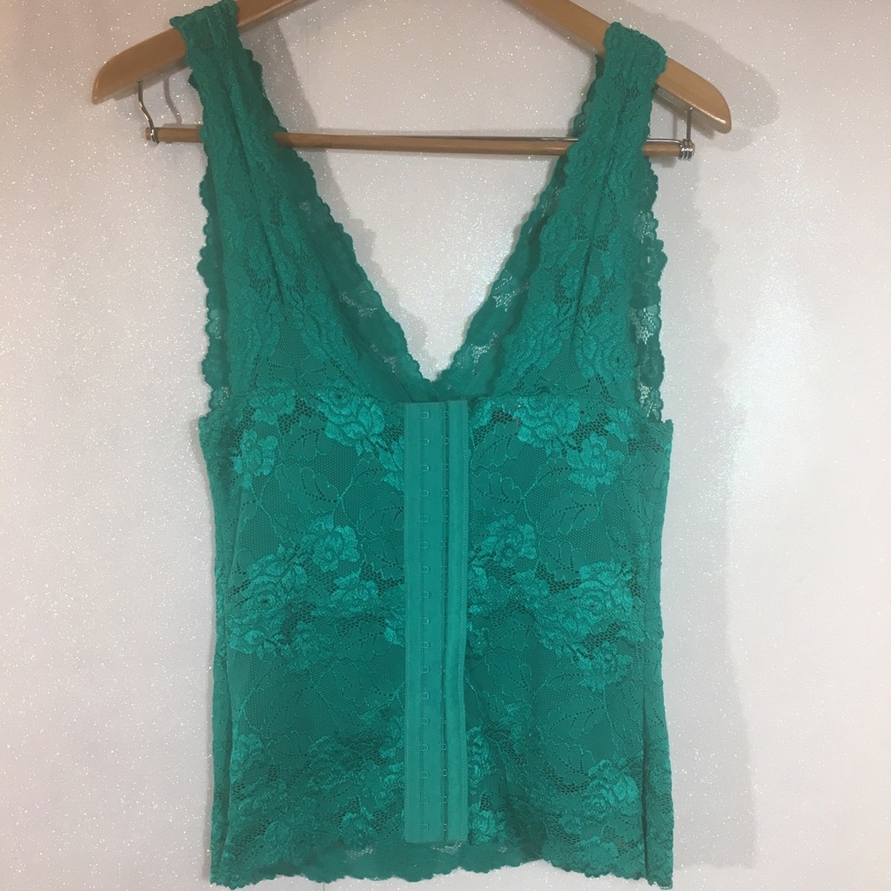 Tops - Picture 4 of 6